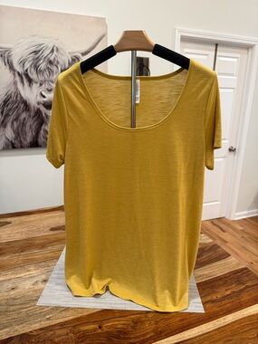 LuLaRoe Scoop Neck Relaxed T-Shirt: Gold, Large